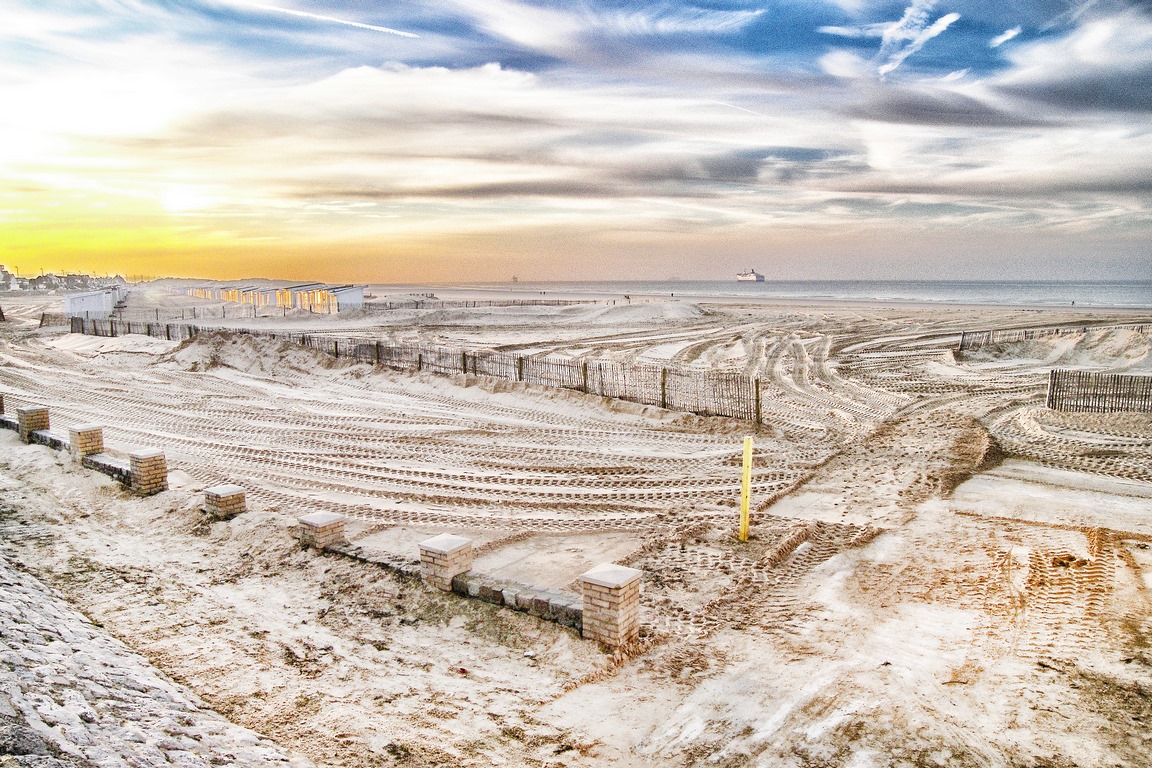 Calais - Plage et ciel