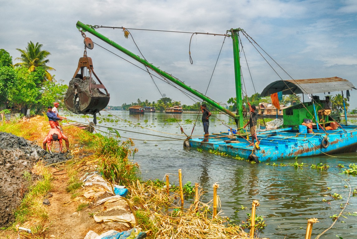 Inde du sud - Draguage des canaux