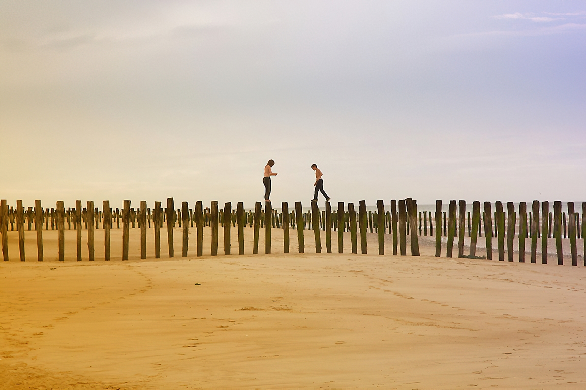 Bleriot plage - Momes sur poteaux